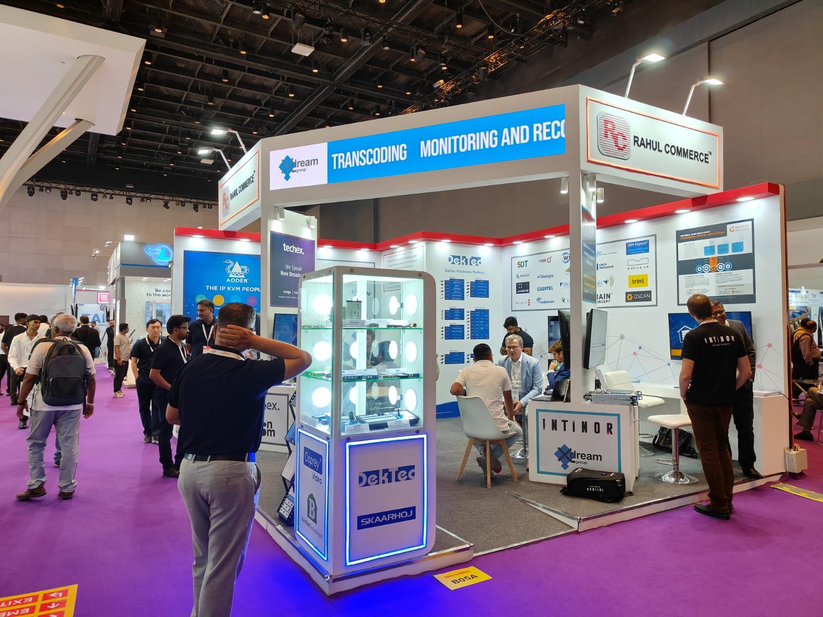 Stand builder for SPIE Optics + Photonics 2026